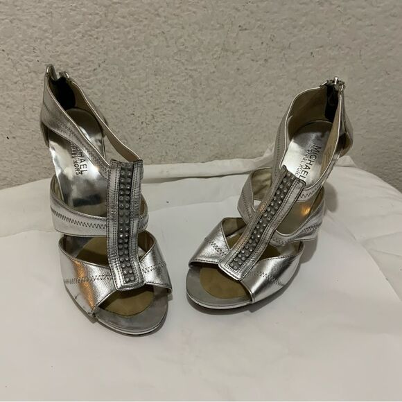 MICHAEL Michael Kors Berkeley T-Strap metallic silver Heels size 7 1/2 - Picture 2 of 10